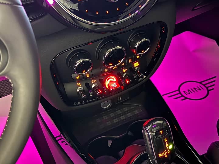 Mini Clubman, 2023 — фото 6 из 9