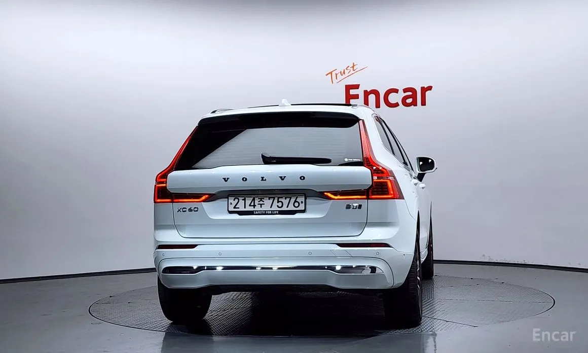 Volvo XC60, 2023 — фото 4 из 12