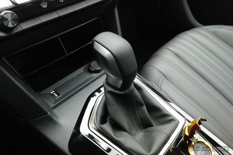Peugeot 408, 2024 — фото 10 из 12