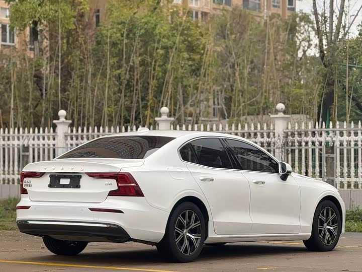 Volvo S60, 2023 — фото 9 из 9
