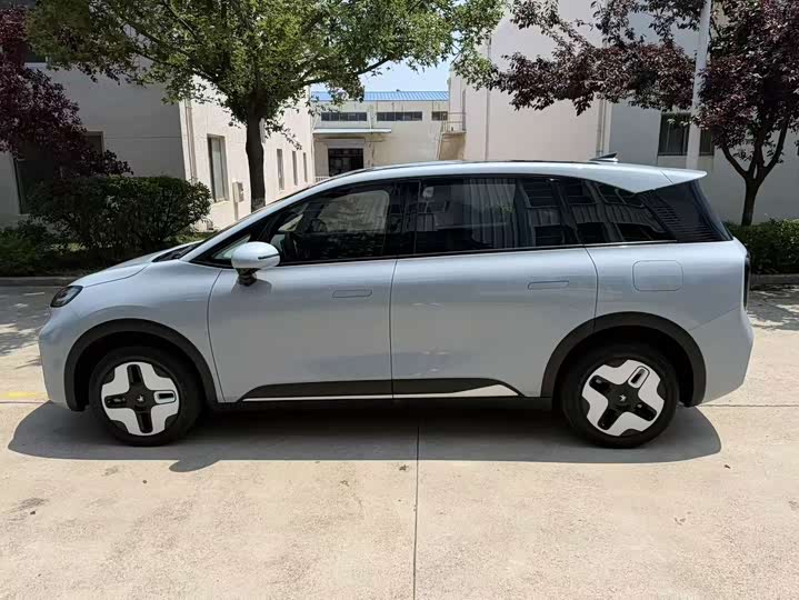 BAIC Arcfox Kaola S, 2024 — фото 3 из 9