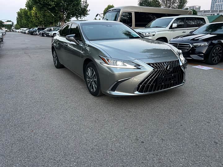 Lexus ES, 2024 — фото 3 из 9