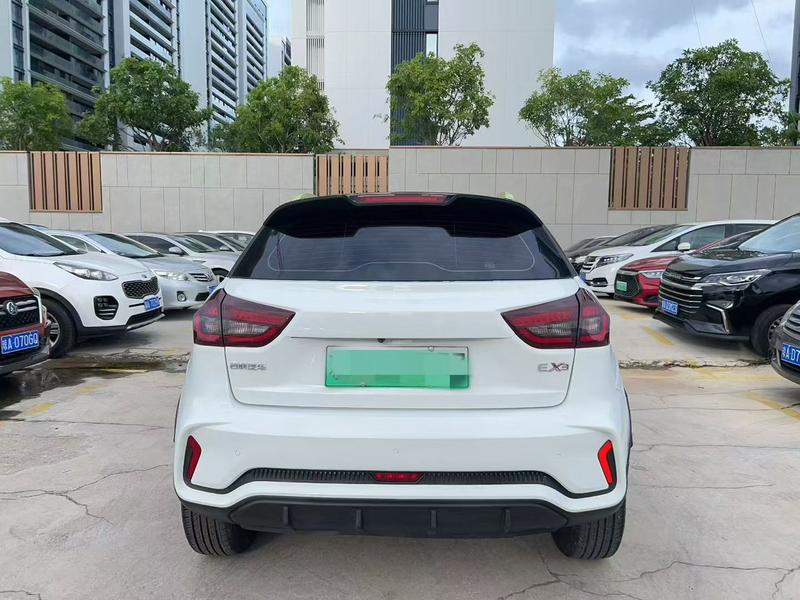 Geely Geometry EX3, 2022 — фото 5 из 10