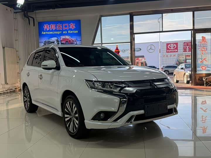 Mitsubishi Outlander, 2022 — фото 3 из 9