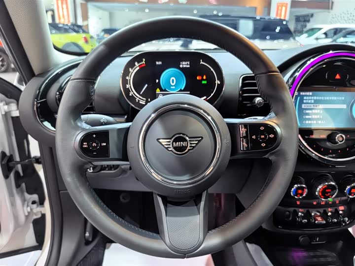 Mini Clubman, 2024 — фото 8 из 9