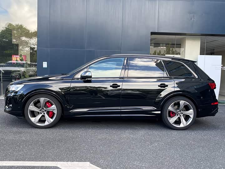 Audi SQ7, 2025 — фото 4 из 9