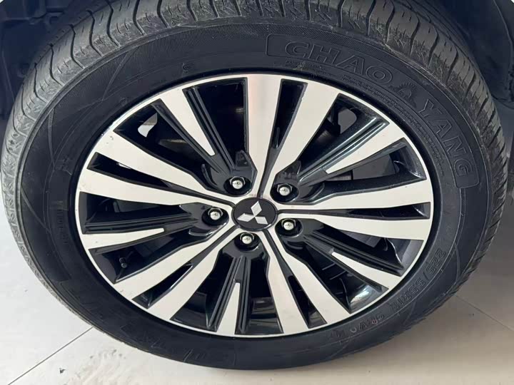 Mitsubishi Outlander, 2022 — фото 3 из 9