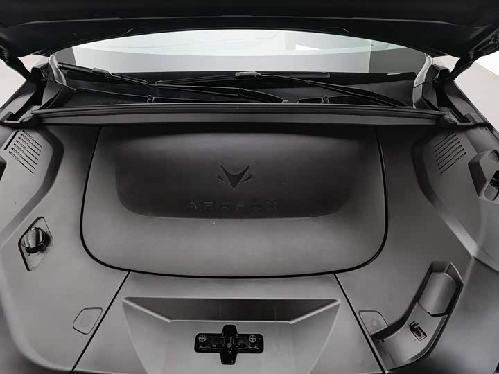 BAIC Arcfox Alpha T5, 2024 — фото 6 из 9