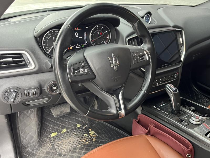 Maserati Ghibli, 2022 — фото 8 из 12