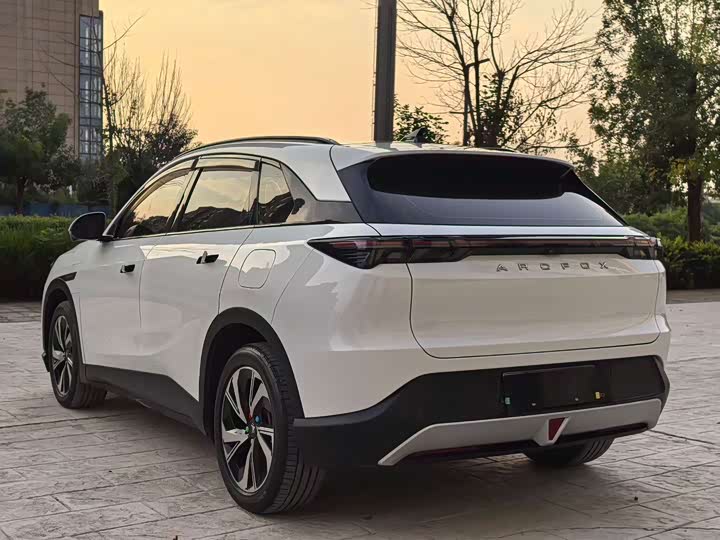 BAIC Arcfox Alpha T5, 2024 — фото 7 из 9