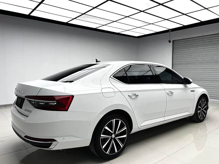 Skoda Superb, 2024 — фото 4 из 9