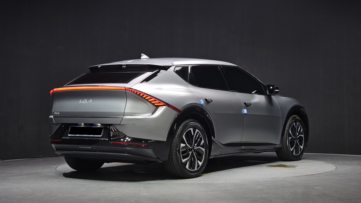 Kia EV6, 2022 — фото 2 из 12