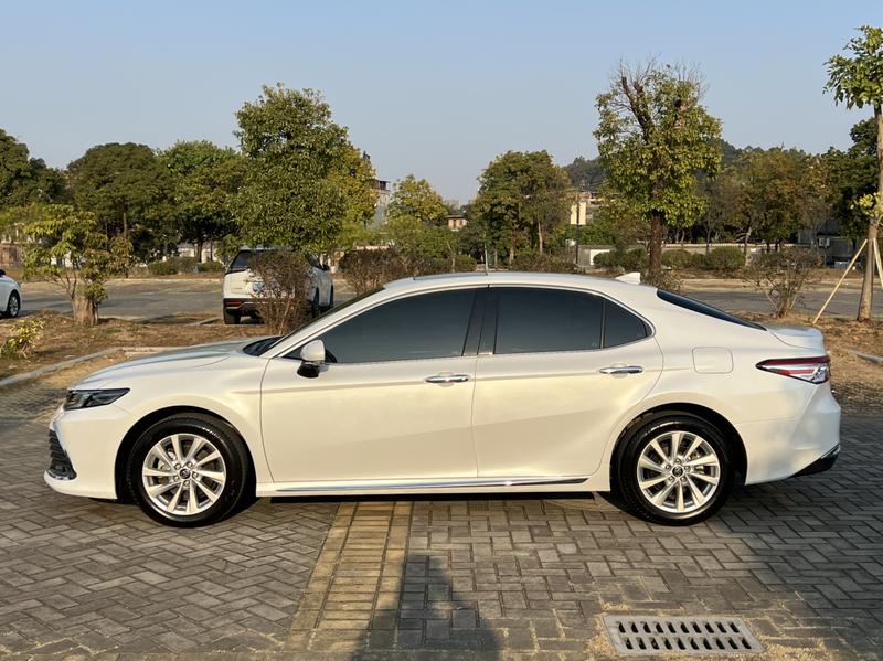 Toyota Camry, 2023 — фото 4 из 12