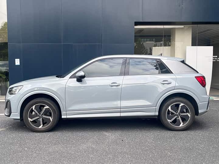 Audi Q2L e-tron, 2022 — фото 4 из 9