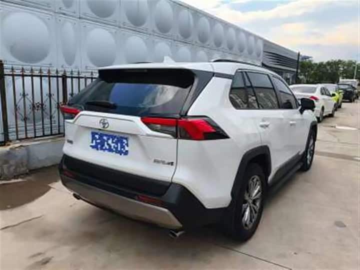 Toyota RAV4, 2024 — фото 4 из 9
