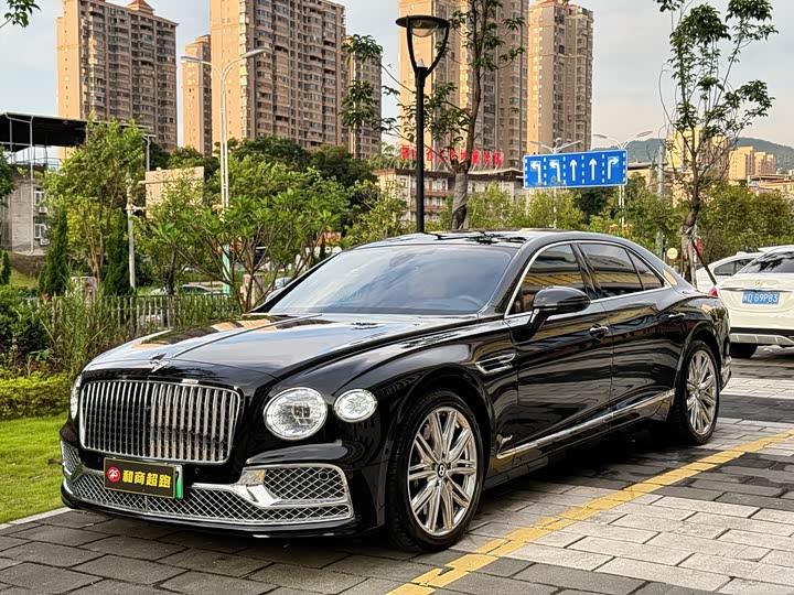 Bentley Flying Spur Hybrid, 2022 — фото 2 из 9