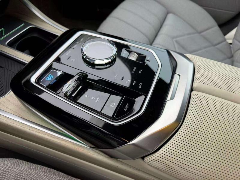 BMW i7, 2022 — фото 12 из 12