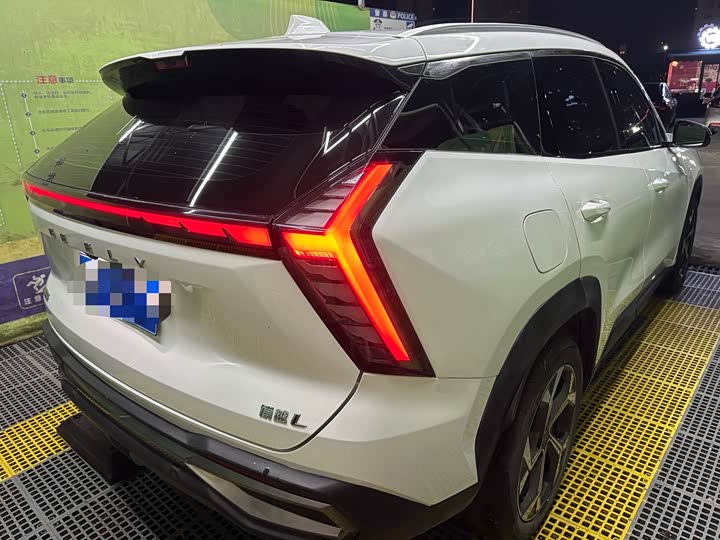 Geely Atlas L, 2023 — фото 2 из 5