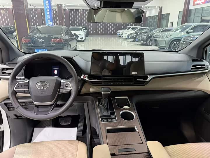 Toyota Granvia, 2023 — фото 7 из 9