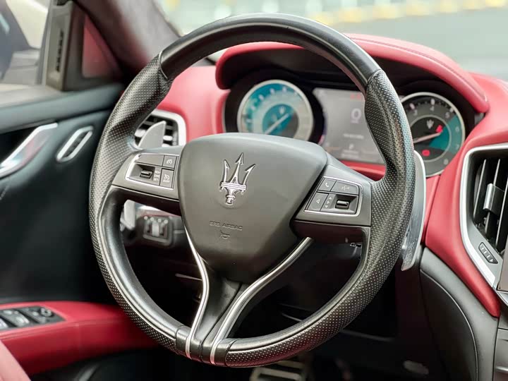 Maserati Ghibli, 2021 — фото 6 из 9