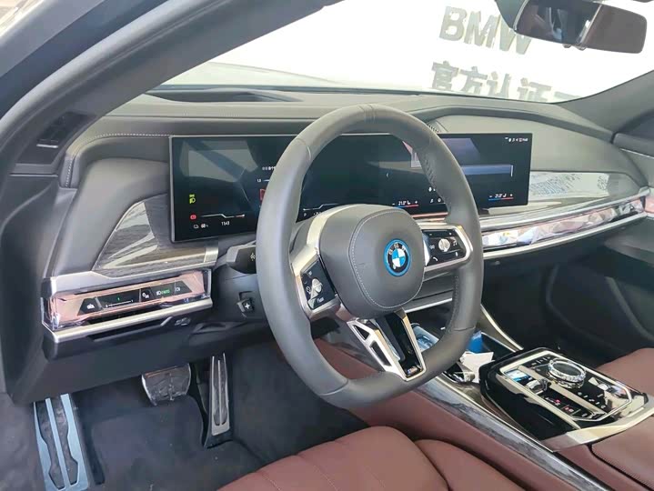 BMW i7, 2025 — фото 7 из 9