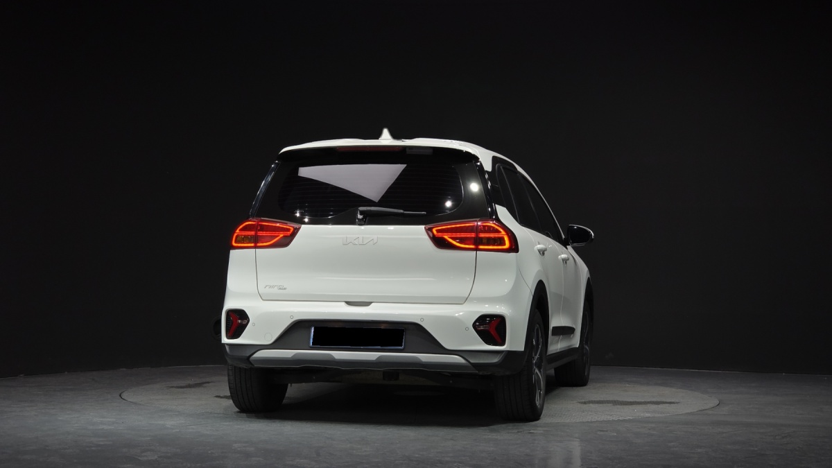 Kia Niro, 2023 — фото 4 из 12