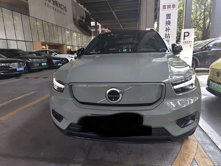Volvo XC40 EV, 2022 — фото 2 из 9