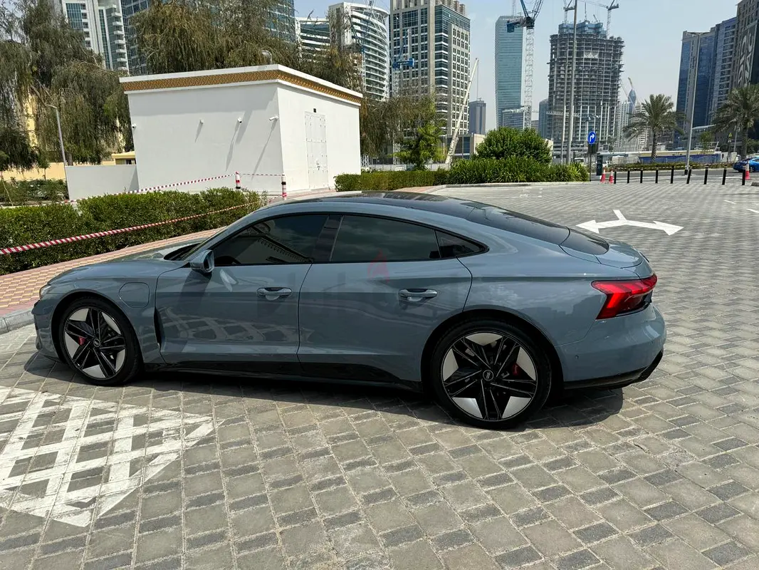 Audi e-tron GT, 2023 — фото 6 из 6