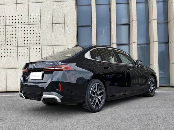 BMW i5, 2024 — фото 4 из 9