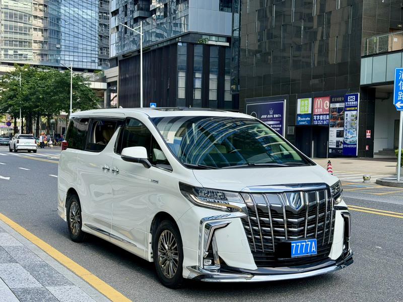 Toyota Alphard, 2022 — фото 3 из 12