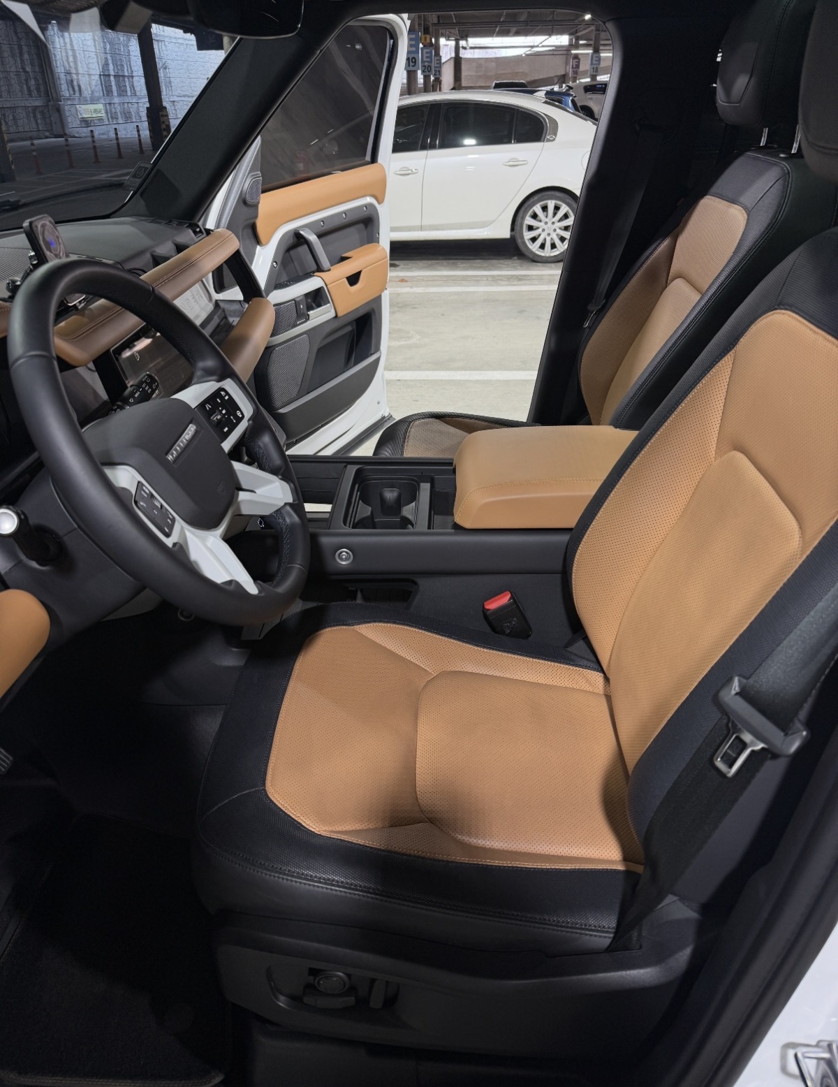 Land Rover Defender, 2024 — фото 7 из 7