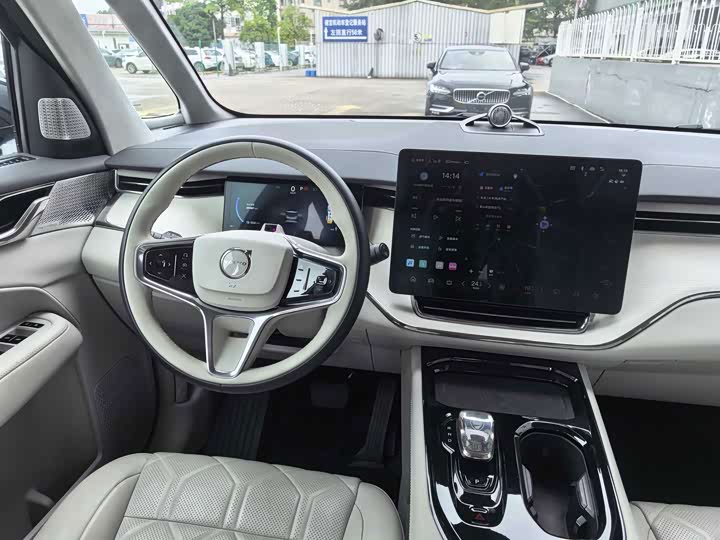 Volvo EM90, 2023 — фото 4 из 9
