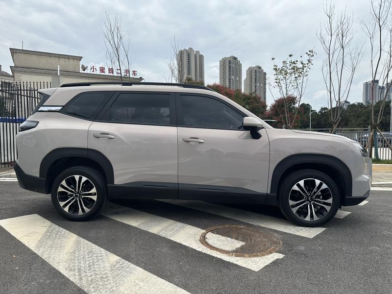 Wuling Starlight 560 Hybrid/EV, 2025 — фото 7 из 12