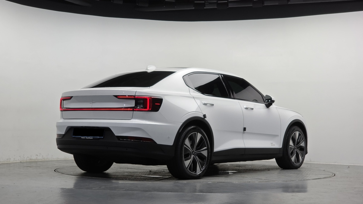 Polestar 2, 2024 — фото 2 из 12