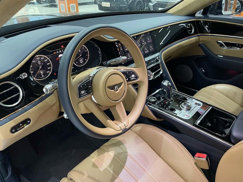 Bentley Flying Spur, 2022 — фото 7 из 12
