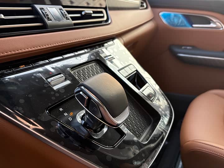 Hongqi HQ9 Hybrid, 2025 — фото 8 из 9