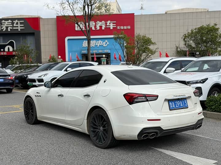 Maserati Ghibli, 2023 — фото 7 из 9