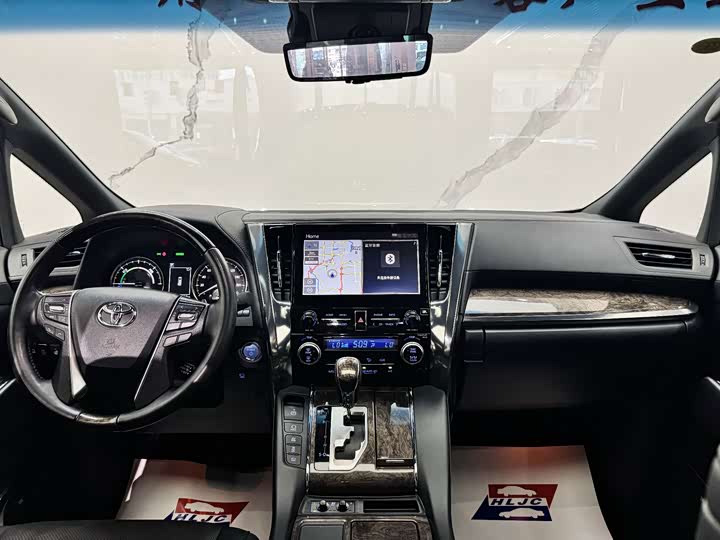 Toyota Alphard, 2021 — фото 9 из 9