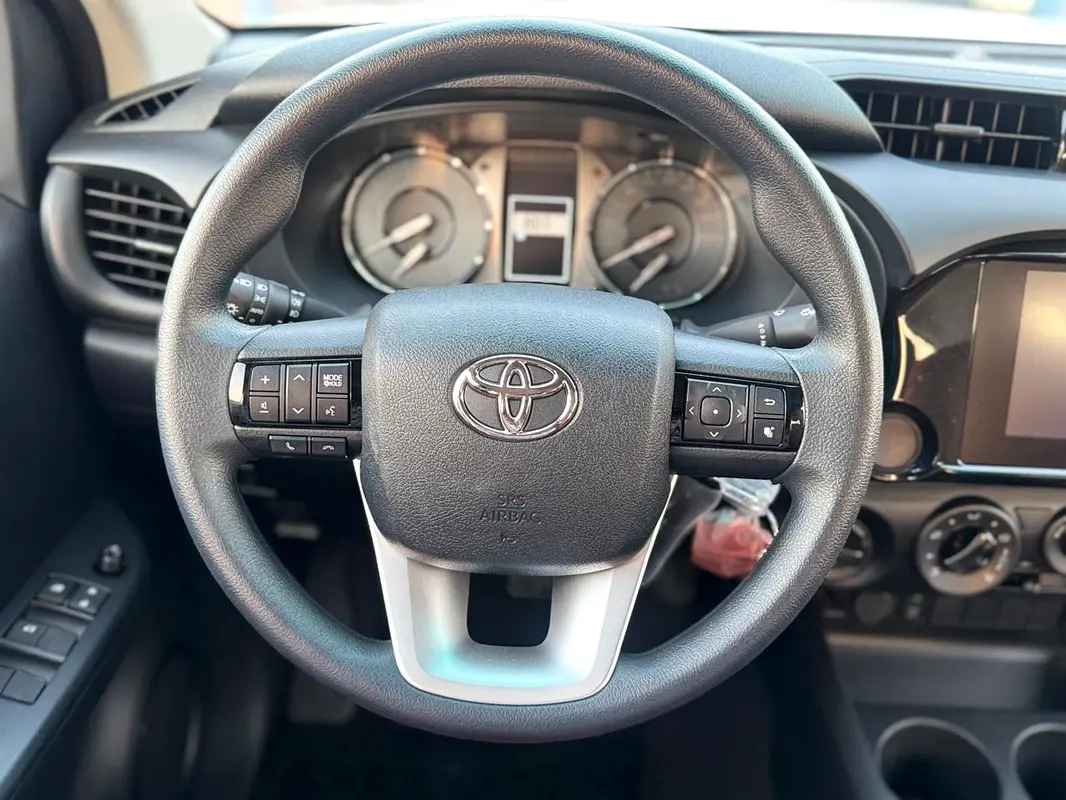 Toyota Hilux, 2026 — фото 10 из 10