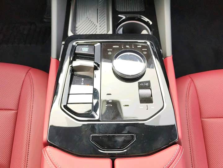 BMW i5, 2025 — фото 6 из 9