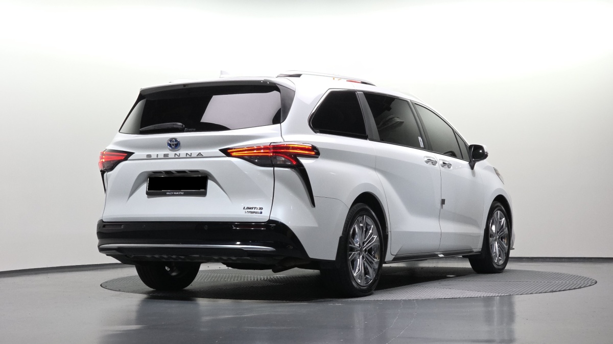 Toyota Sienna, 2022 — фото 2 из 12