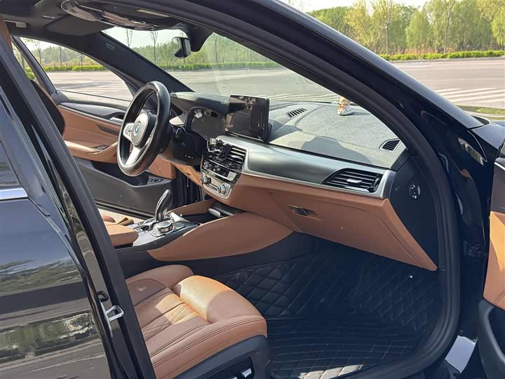 BMW 5 Series Hybrid, 2022 — фото 8 из 9