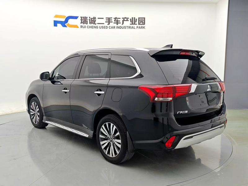 Mitsubishi Outlander, 2022 — фото 5 из 12