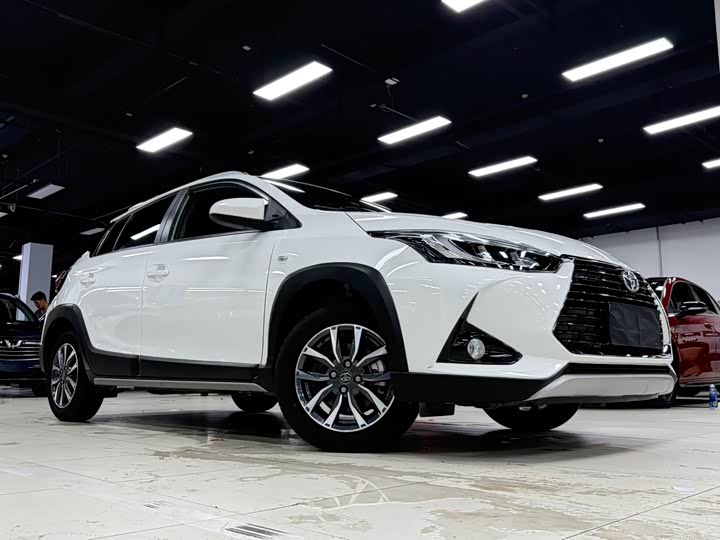 Toyota Yaris L Hatchback, 2023 — фото 2 из 9