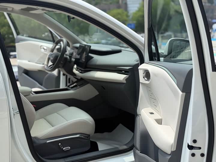 Lynk & Co 06 EM-P Hybrid, 2026 — фото 7 из 9