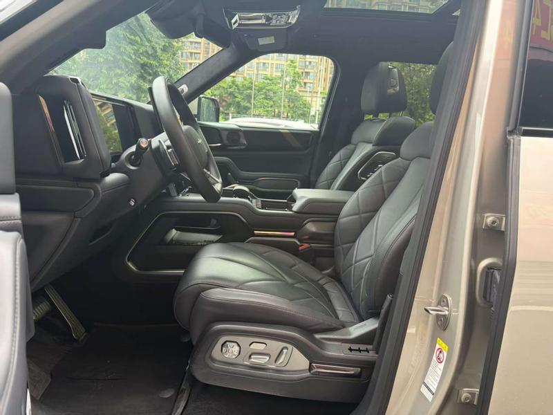 BYD FangChengBao Leopard 8, 2025 — фото 8 из 10