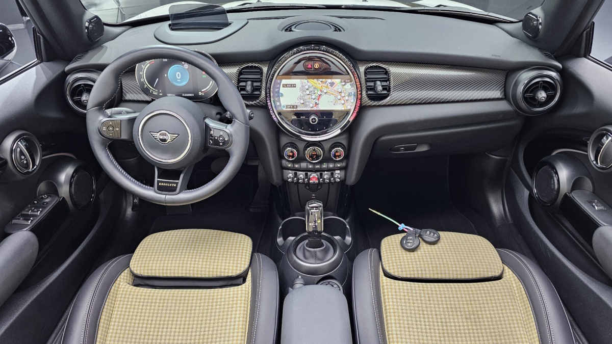 Mini Cooper Convertible, 2023 — фото 7 из 12