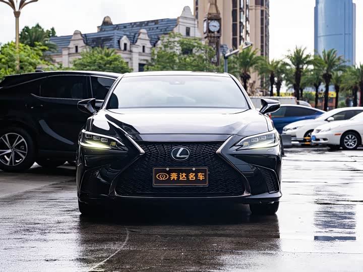 Lexus ES, 2023 — фото 2 из 9