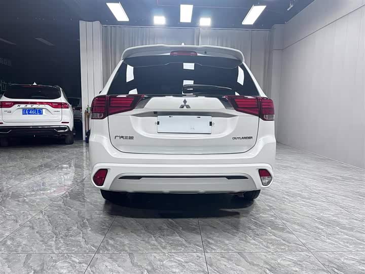 Mitsubishi Outlander, 2022 — фото 5 из 9