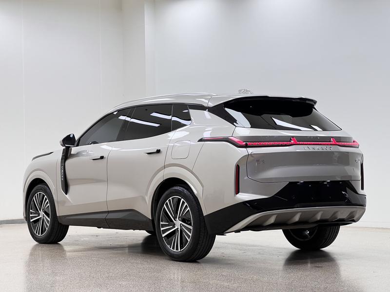Lynk & Co 08 EM-P Hybrid, 2024 — фото 5 из 12